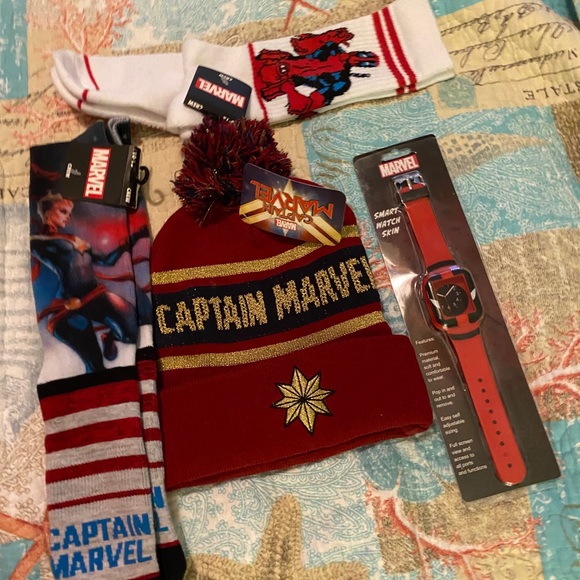Captain Marvel Gift Set - Picture 3 of 8